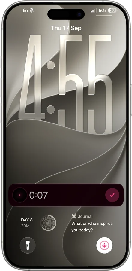 A running session as a Live Activity on the iPhone Lock Screen